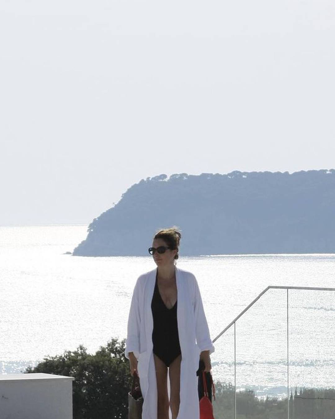 Sanja Vejnović pokazala s kim odmara na plaži, fotografija potpuno oduševila pratitelje