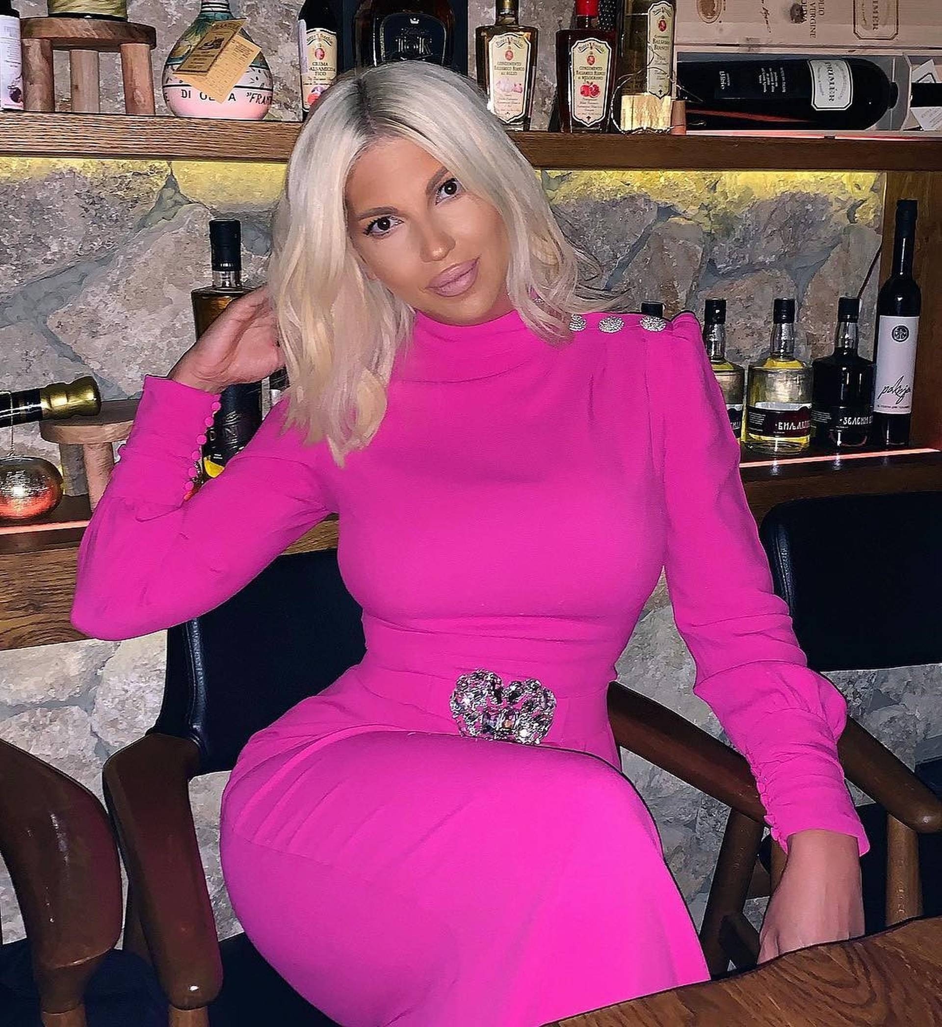 Karlakole chic girls