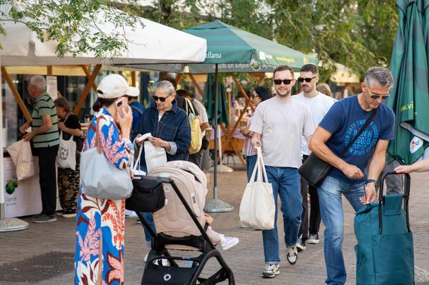 Zagreb: Vesela atmosfera u cnetru grada tijekom subotnjeg prijepodneva