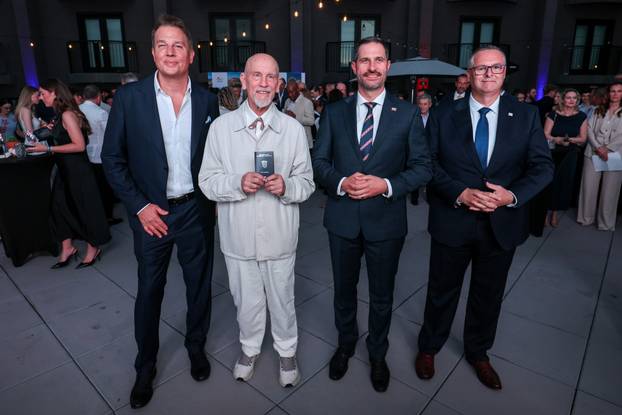 Alexandria: John  Malkovich iznenadio Vatrene u hotelu Aka
