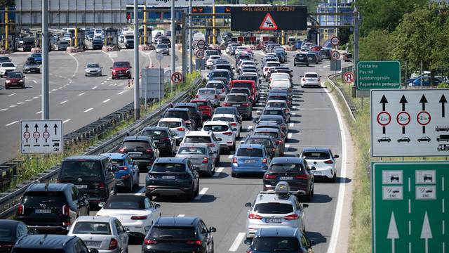 Zagreb: Velike gužve stvaraju se na naplatnoj postaji Lučko u smjeru mora