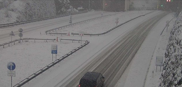 FOTO Pada na Sljemenu, ima ga i na cestama: Pogledajte kako se Hrvatska bijeli na Badnjak!