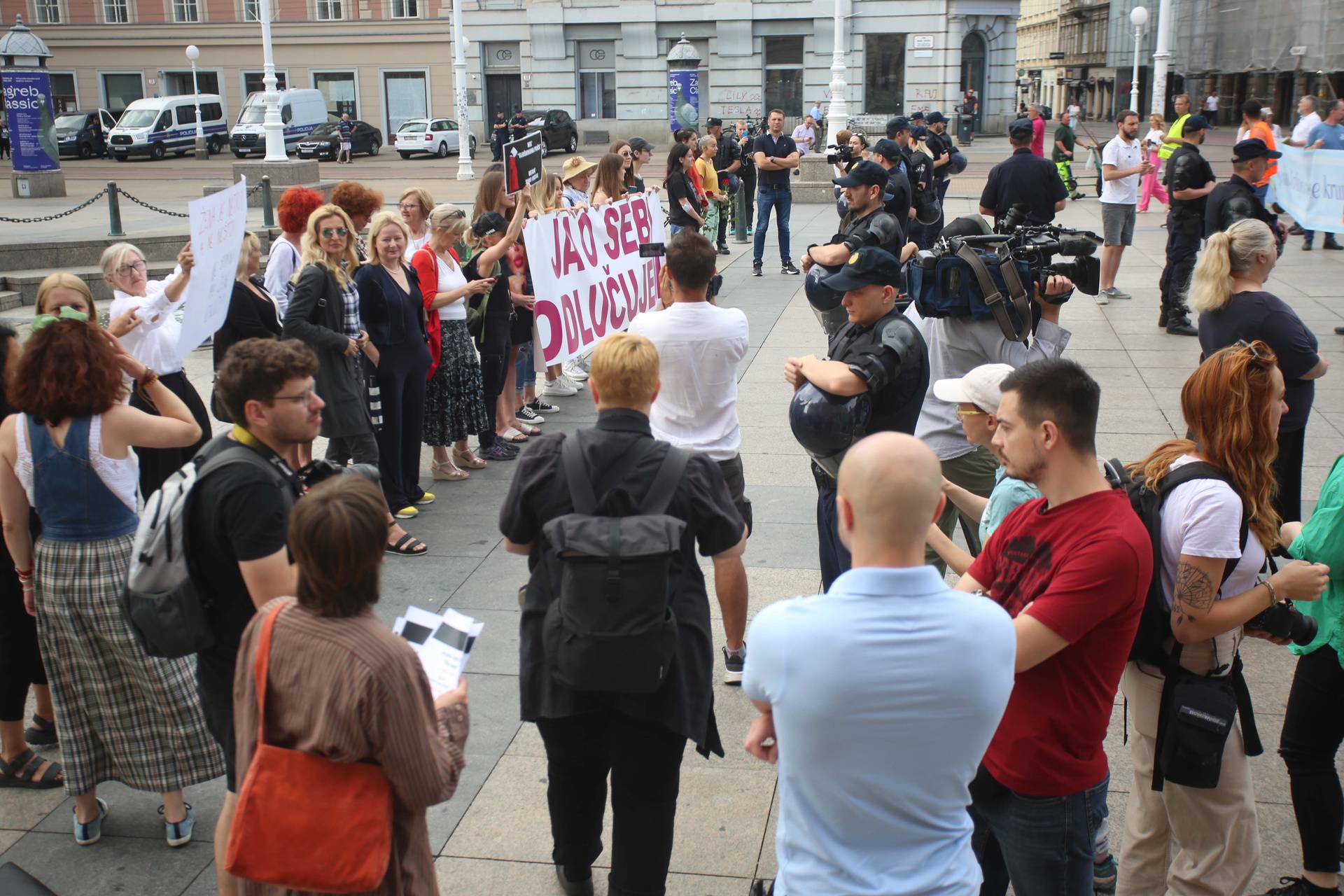 Zagreb: Piknik slobode održan je tijekom molitve muiškaraca