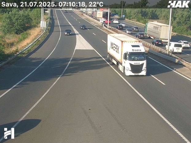 FOTO Ogromne gužve prema moru: Kod Lučkog 8 km, sudari kod Perušića i kod Okučana