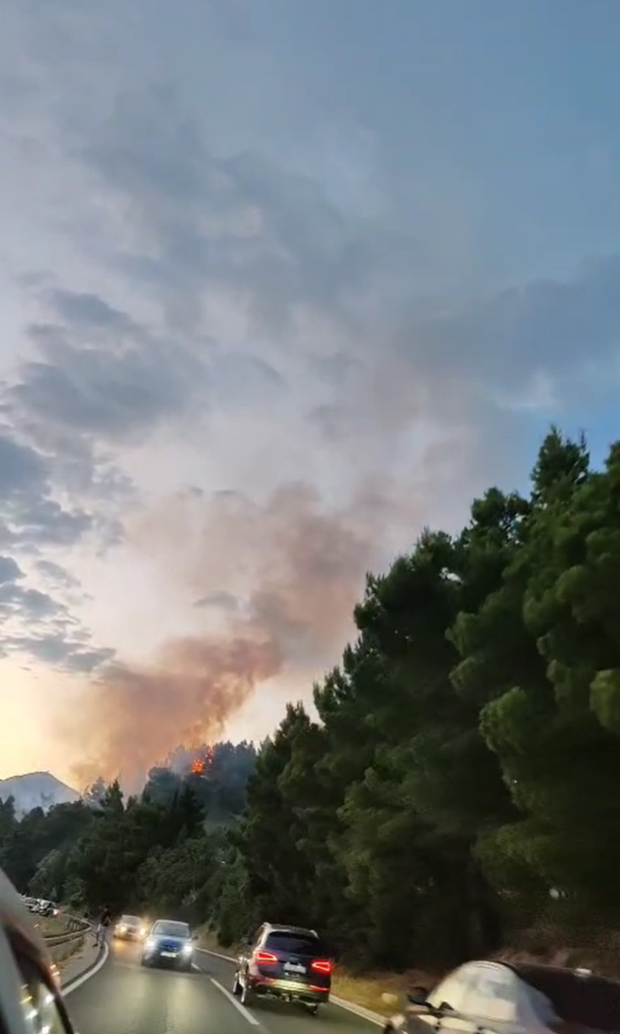 VIDEO Četiri požara kod Brela pod kontrolom, vatrogasci će ostati na terenu čitavu noć