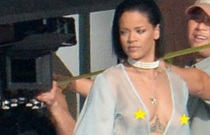 Ispod prozirnog ogrtača samo tangice: Rihanna pokazala sve