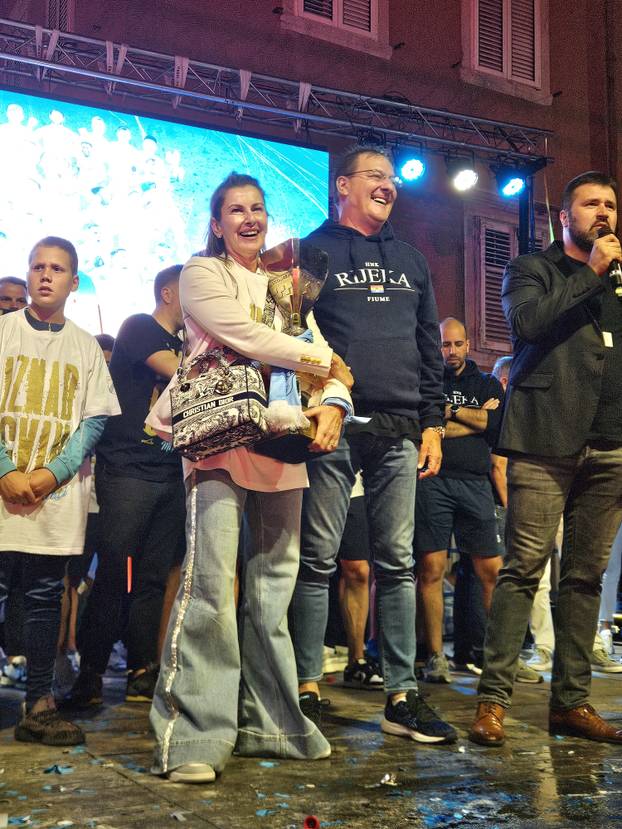 FOTO Ljepša strana obitelji Mišković: Kći došla na proslavu titule s torbicom od 10.000 eura