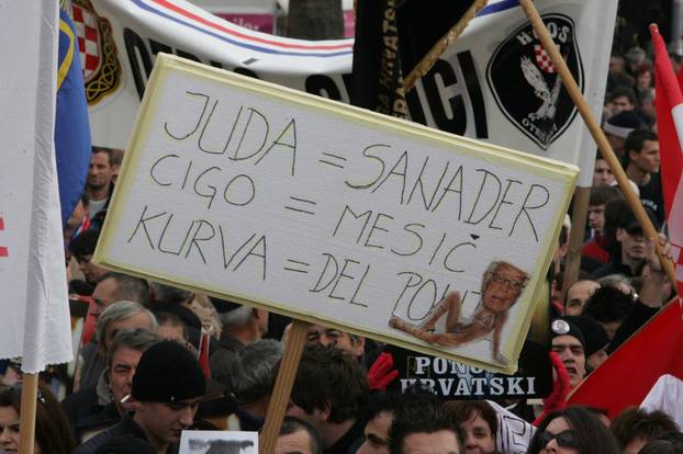 ARHIVA - Prepuna splitska riva tijekom skupa podrške uhićenom generalu  