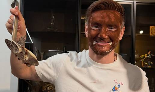 FOTO Ivan Rakiti&cacute; dobio tortom u lice! Fotke s ro&dstrok;endana su hit