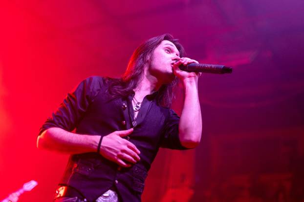 Županja: 13. božićni koncert Opće Opasnosti i prijatelja