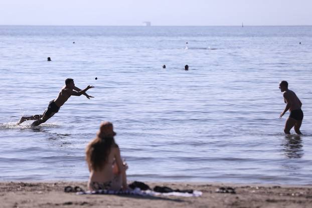 Prvo ovogodišnje jesensko jutro na Bačvicama