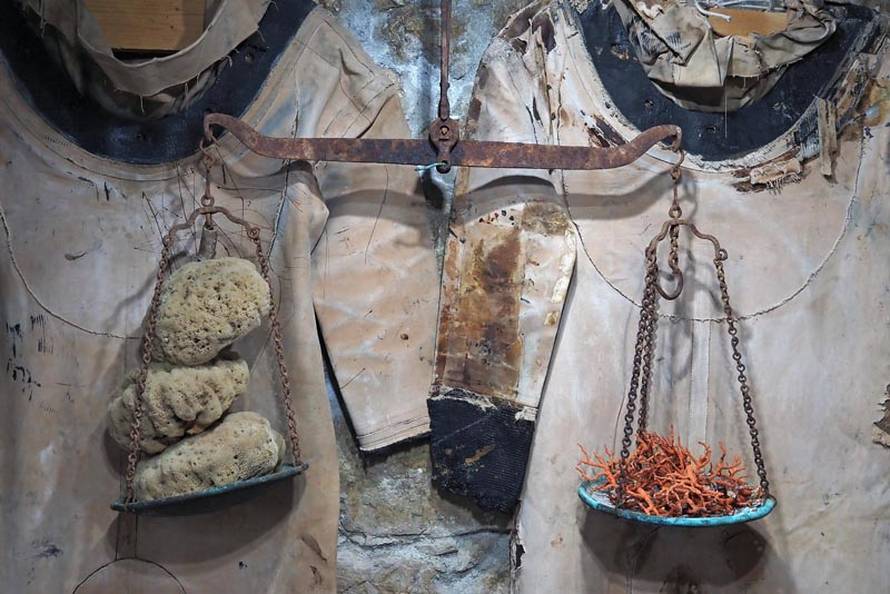 Krapanj je najmanje naseljen otoku u Hrvatskoj, a tamo se krije i jedinstveni muzej spužvi