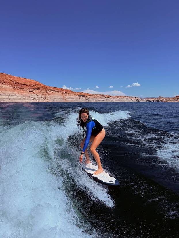 FOTO Ova olimpijka može sve. Na skijama osvaja medalje, a u tangicama podsjeća da je model