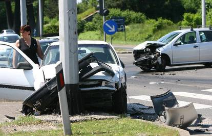 Zagreb: Iz razbijenih auta svi su izašli bez ogrebotina