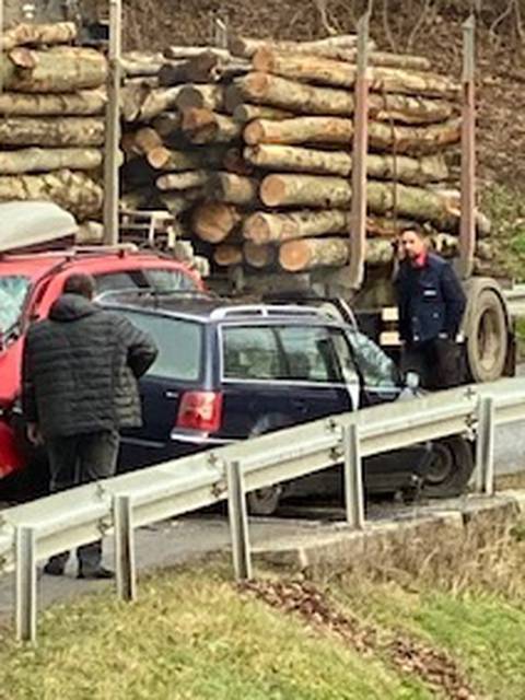 Uznemirujući prizor: U teškoj prometnoj na D6 dvoje mrtvih