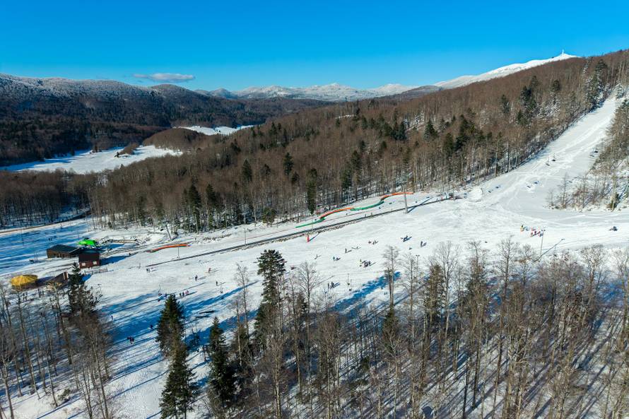 Pogled iz zraka na skijalište Platak pod snijegom