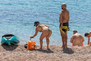 Dubrovnik: Ljetni ugo&dstrok;aj na pla&zcaron;i Banje