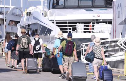 Pojačan promet putnika u splitskoj zračnoj i gradskoj luci