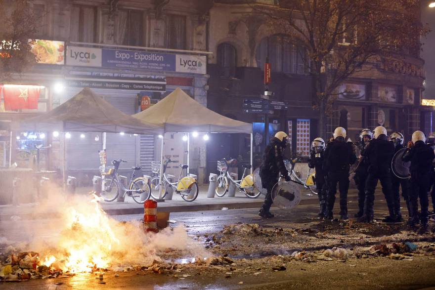 VIDEO Veliki neredi u Francuskoj i Belgiji nakon poraza Maroka: Poginuo dječak, uhitili stotine