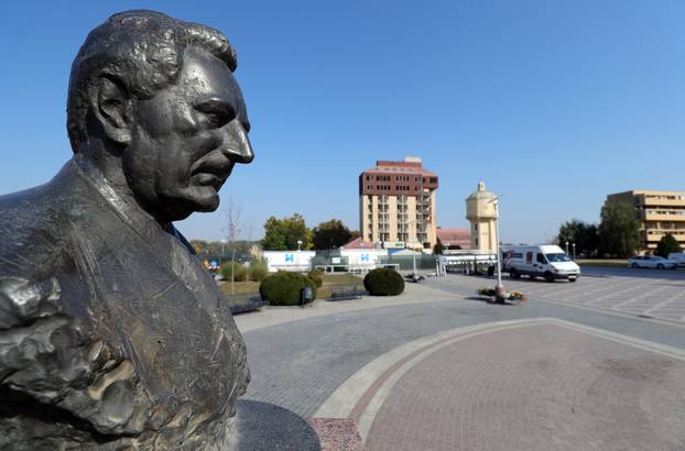 Vukovar: Postavljanje bine na Trgu Republike uoÄi sutraÅ¡njeg prosvjeda