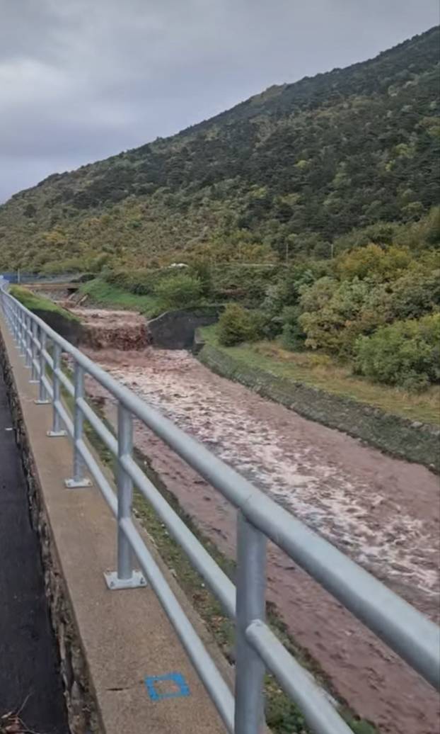 FOTO Jako nevrijeme poharalo Senj: 'Vjetar je sve nosio'