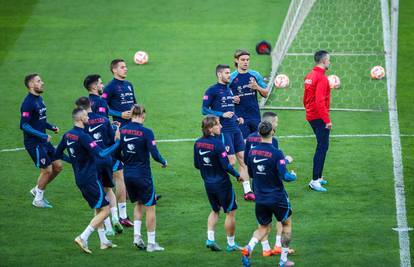 Hrvatska nogometna reprezentacija odradila trening u Bursi