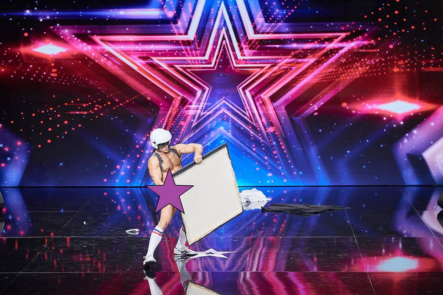 Prvo je crtao penisom u showu, a sada mu je žao zbog svega?