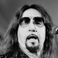 Preminuo je Ace Frehley, jedan od osnivača benda KISS
