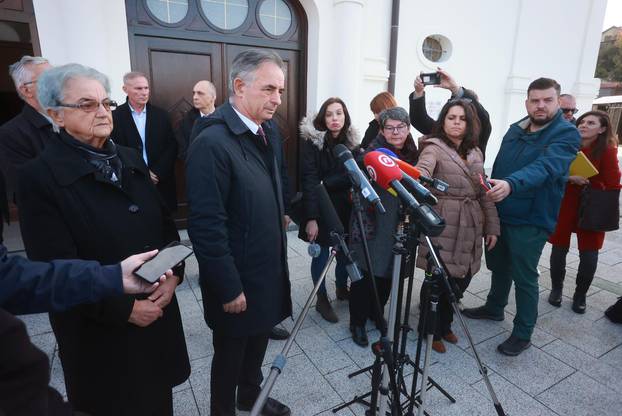 Vukovar: Predstavnici srpskih organizacija odali su počast žrtvama Domovinskog rata paljenjem svijeća u pravoslovnoj crkvi sv. Nikolaja