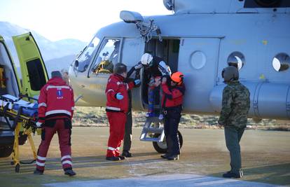 HGSS je vojnim helikopterom spašavao planinare s Mosora