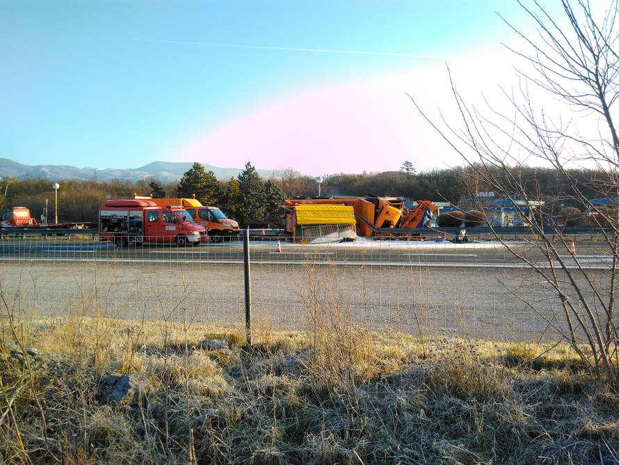 Prevrnula se ralica kod Rijeke:  U teškoj nesreći jedan poginuli