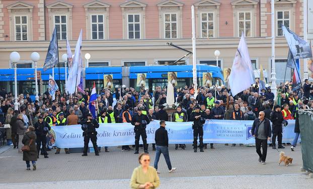 Zagreb: Muška molitva i popratni prosvjed na glavnom gradskom trgu