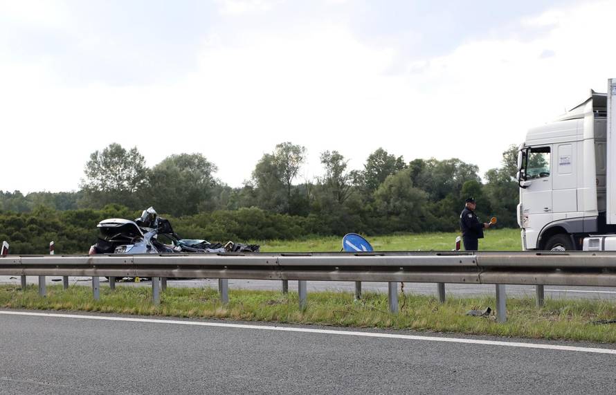 Dvije osobe smrtno stradale u prometnoj nesreći na autocesi A3 između čvora Okućani i Novska