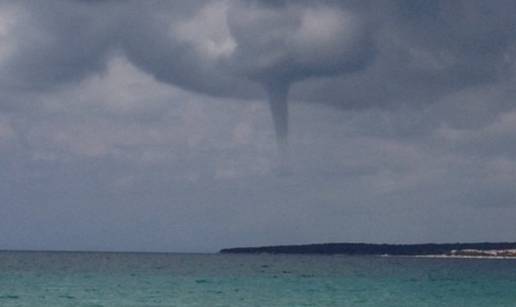 Pijavica 'zaplesala' u blizini Novalje, nije napravila &scaron;tetu