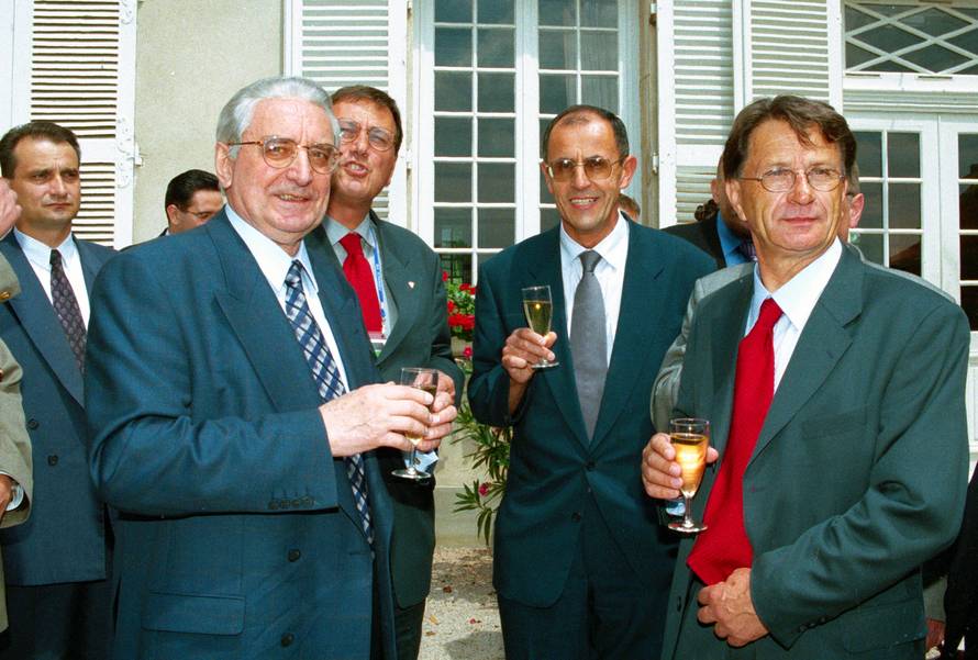 Ćirine anegdote: Kamenje leti na mene, ja samo hodam...