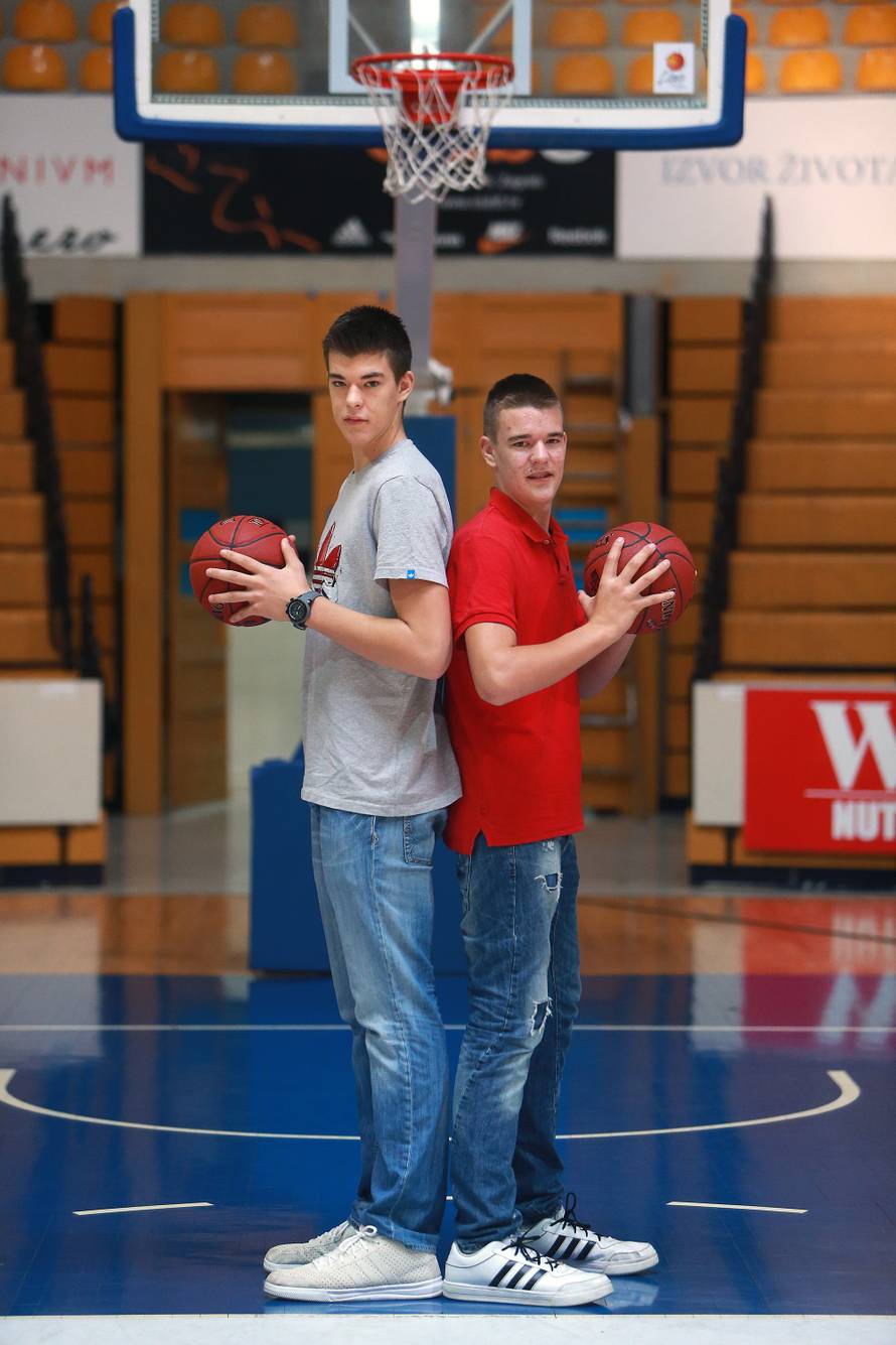 Zagreb: Igra?i KK Cibona bra?a Ivica i Antonio Zubac 