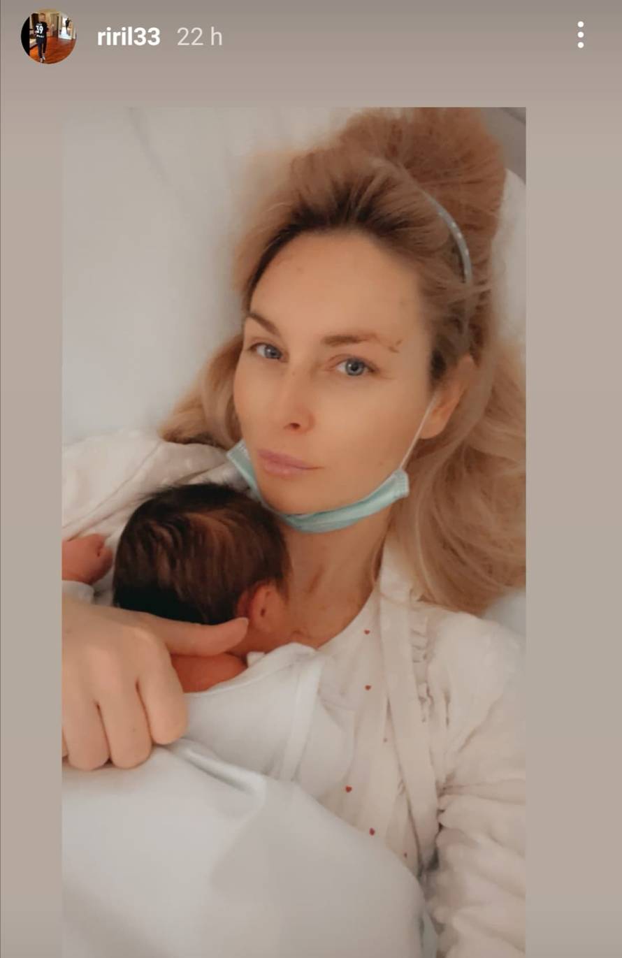 Iris Rajčić nakon poroda ne skriva osmijeh: 14 godina mlađi partner dočekao je s buketom