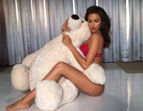 Irina Shayk je 'ukrala show': Prošetala u prozirnom bodiju