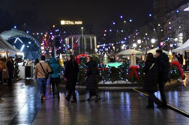 FOTO Advent u Slavonskom Brodu: Dvije lokacije, nove atrakcije i nezaboravni doživljaji