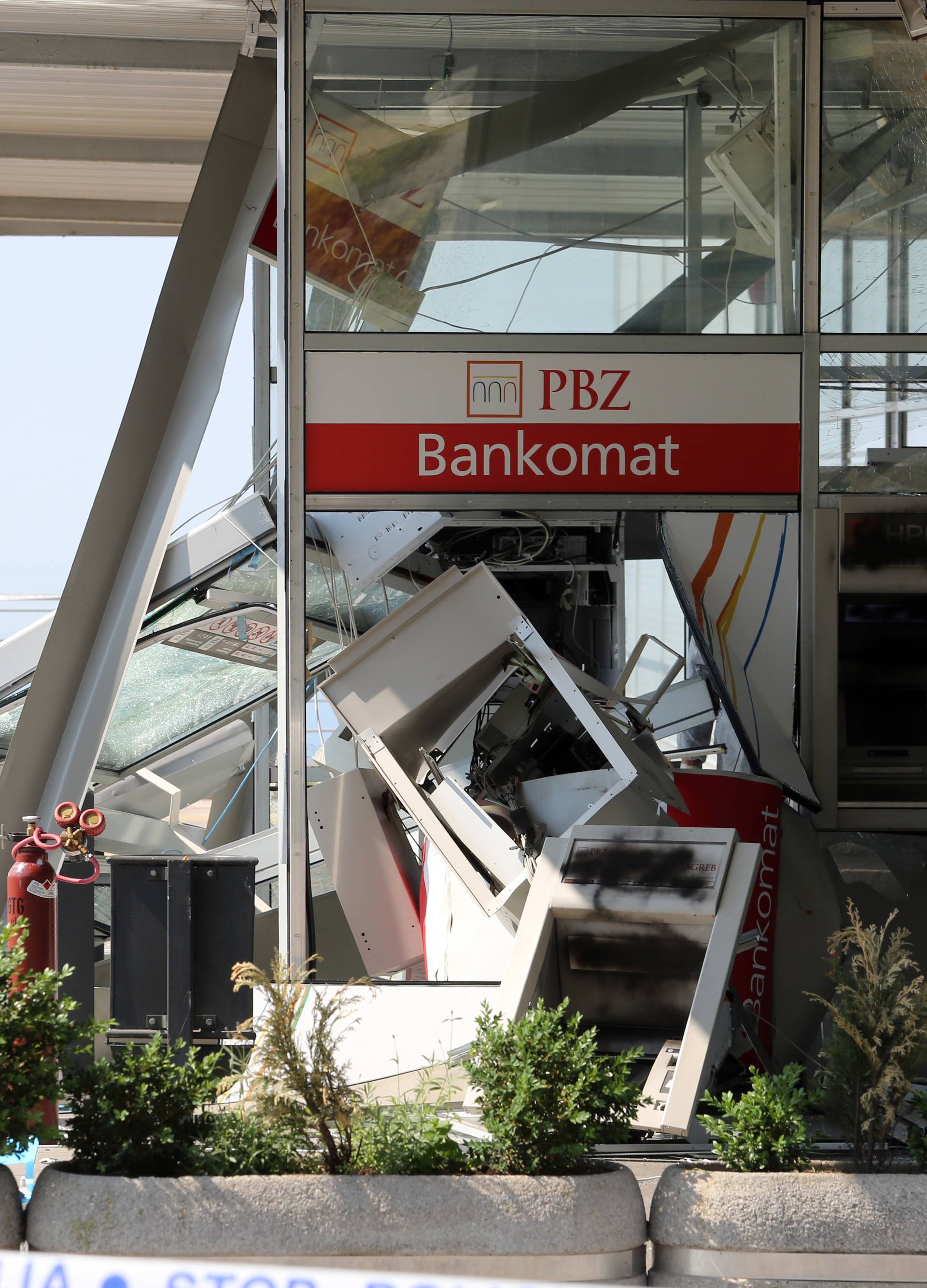 Eksplozija probudila Riječane: Razbojnici raznijeli bankomate