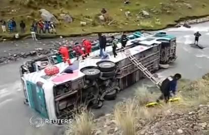 Autobus s 3500 metara visine sletio u rijeku, 23 ljudi stradalo