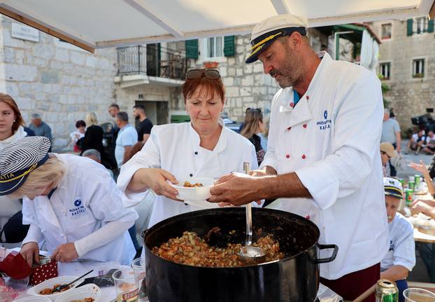Kaštel Kambelovac: Održana tradicionalna Fešta o boba