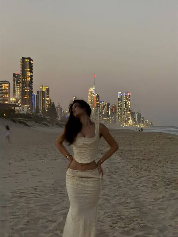 FOTO 'Nije lako imati velike grudi – žene su ljubomorne i ostavljaju zlobne komentare'