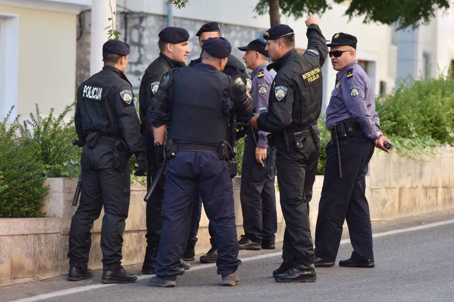 Tučnjava u Šibeniku: Torcida je napala Funcute, 76 privedenih