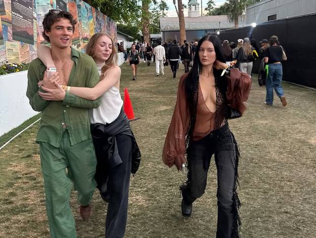 FOTO Ovo je nova cura Orlanda Blooma? Voli pokazivati grudi, svi kažu da liči na Katy Perry