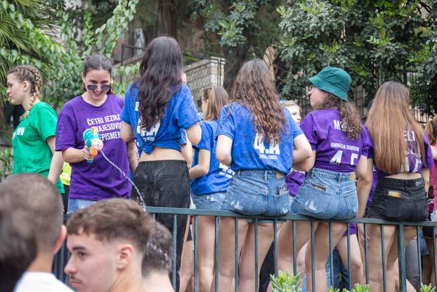 Dubrovnik: Dubrovački srednjoškolci kao i njihovi vršnjaci diljem Lijepe naše slave kraj škole