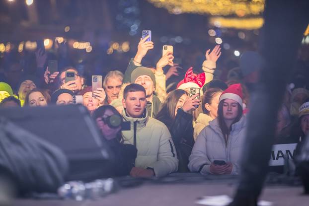Željko Bebek i Baby Lasagna uvelu su Split u Novu 2026. godinu uz vatromet i dronove