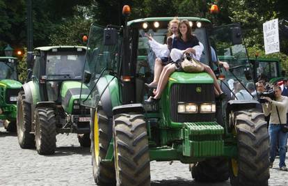 Belgija: Stotine traktorista prosvjeduju protiv cijena