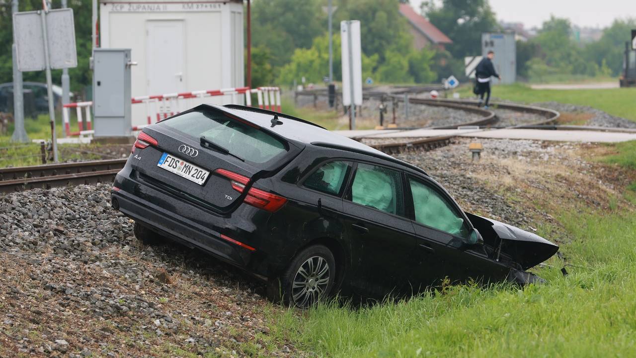 Fotografije užasa: Jedan mrtav u strašnom sudaru u Županji...