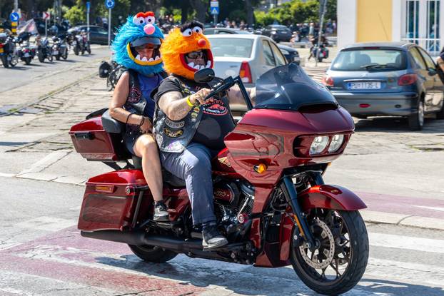 Nekoliko tisuća vlasnika Harley Davidsona prolazi kroz Pulu u defileu